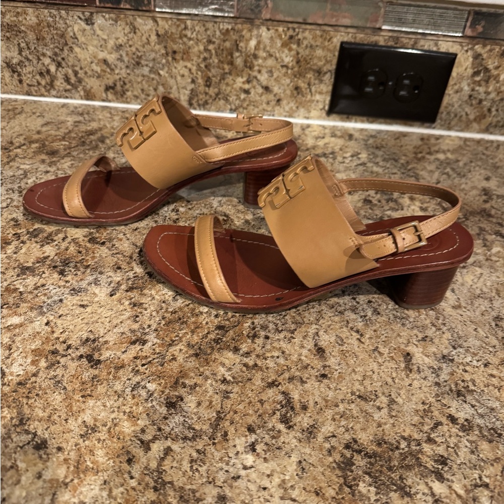 Elegant Tan Women's 👡 Sandals